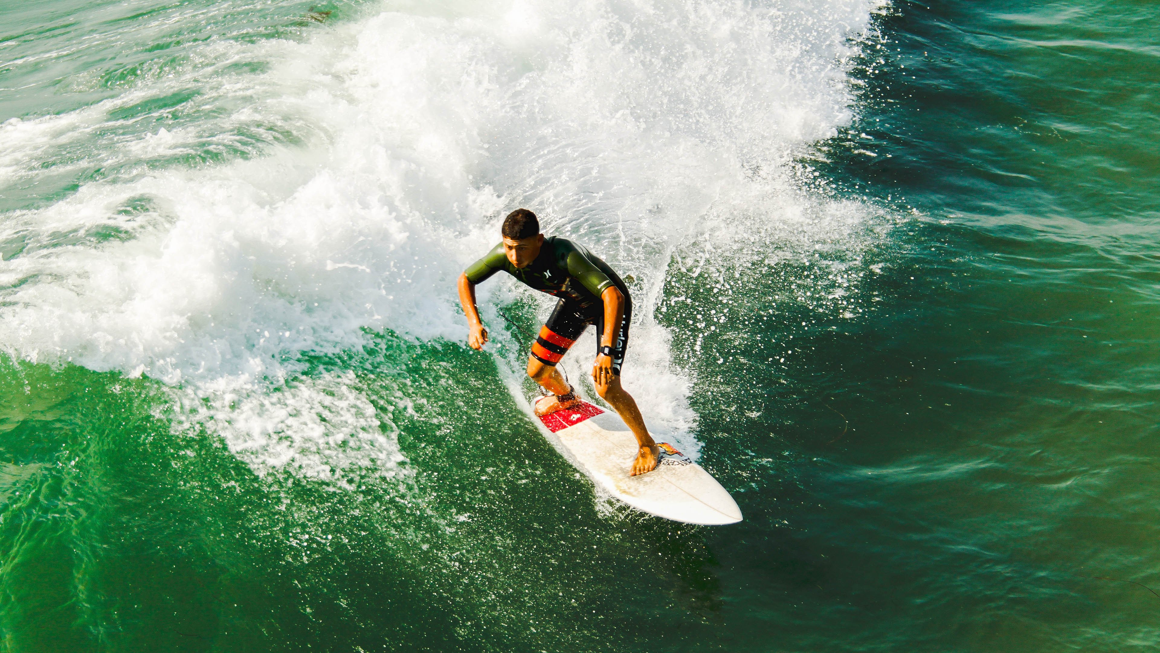 北欧神锋扛起蓝月奇迹,哈兰德在沉默中爆发,于绝境中封神